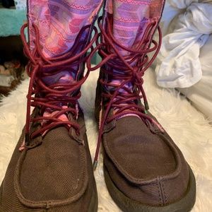 Sanuk boots
